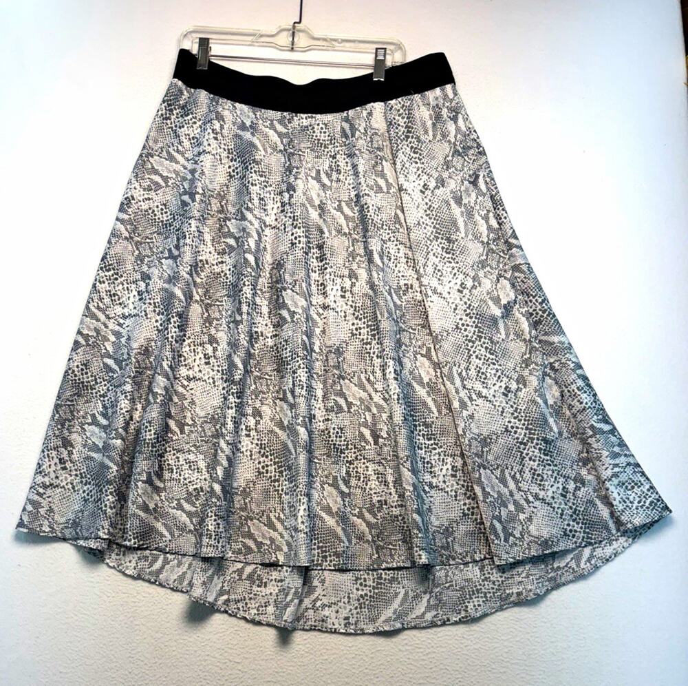 Time and Tru Women XL Gray Snake Skin Satin Midi elegant, classy feminine flowy